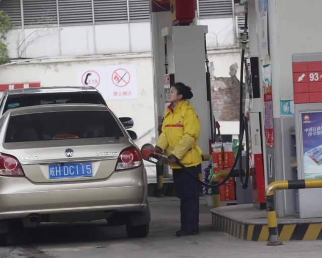 油价“七连涨”!“三桶油”却日赚6.4亿元,下一轮调整会跌吗?(图3) 油价“七连涨”!“三桶油”却日赚6.4亿元,下一轮调整会跌吗?(图3)