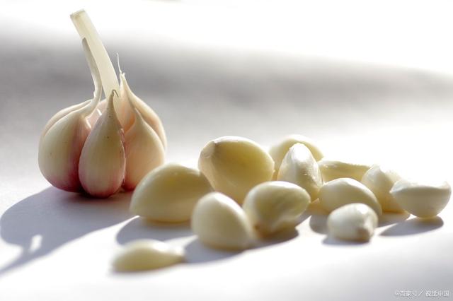 蒜米料价格跌破1元大关，出口数据转好，大蒜收储何时能入场