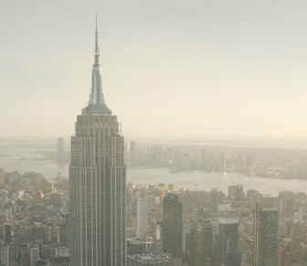 虽然市场普遍预期美联储将继续降息，但美国经济数据发布使一切变得扑朔迷离