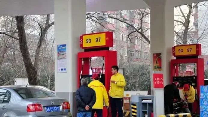 今天9月25日,今日油价迎来大幅暴涨(图11) 今天9月25日,今日油价迎来大幅暴涨(图11)