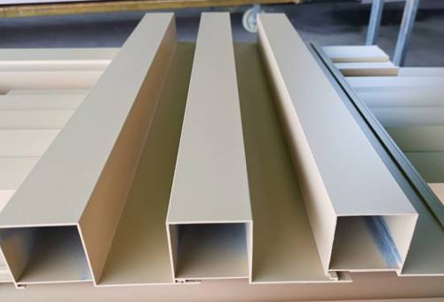 在铝价主导逻辑上，咱们以为前期推涨铝价的去库逻辑在弱化