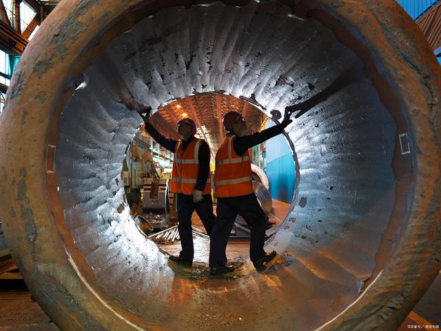 钢材期货大跌，钢厂跟随调价